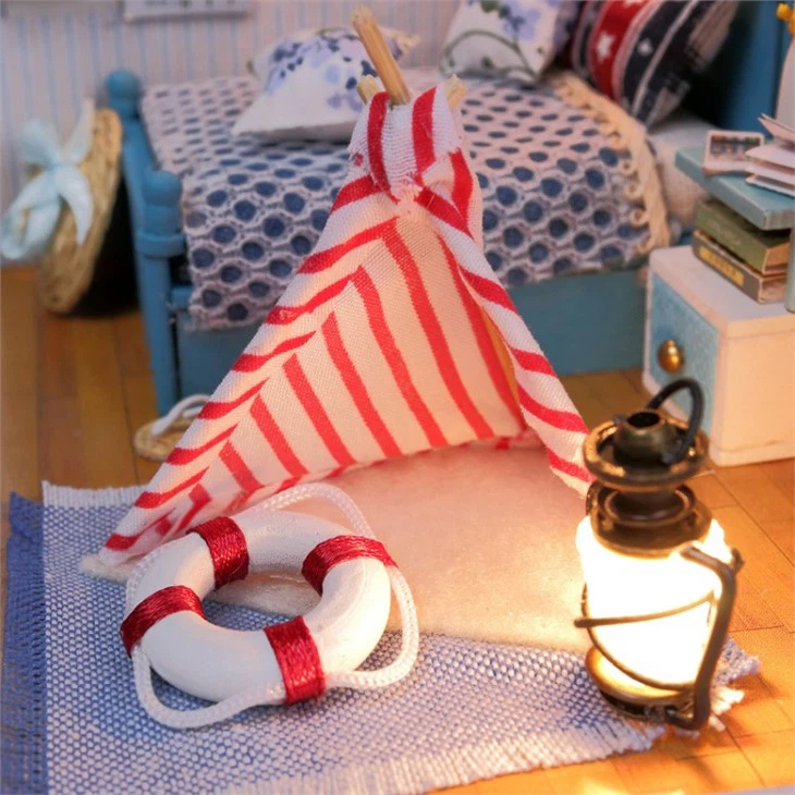 Hongda Diorama Kit Miniature Table And Chairs